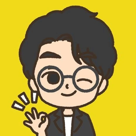 Imagem cartunesca do Lázaro Alexandre, o Homolazarus, piscando o olho.